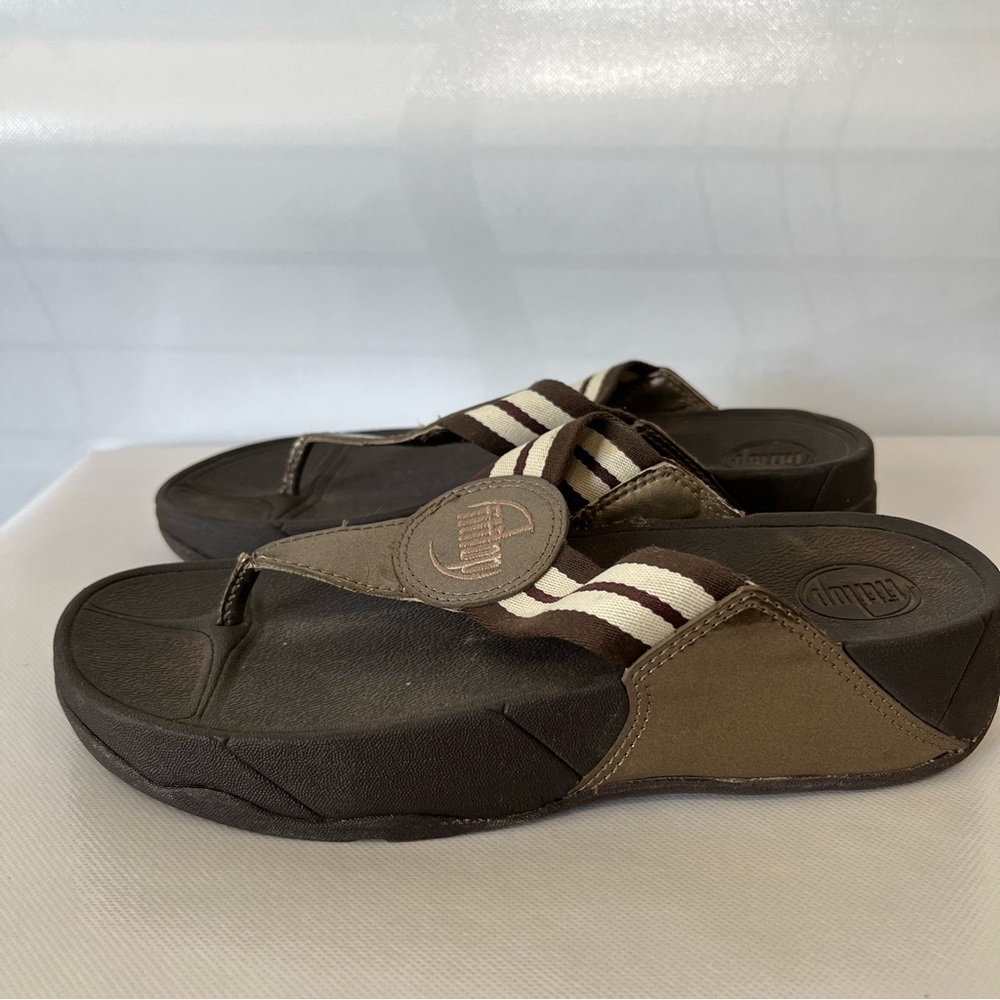 FitFlop Women's Brown and Cream Striped Thong Sandals - Picture 3 of 9